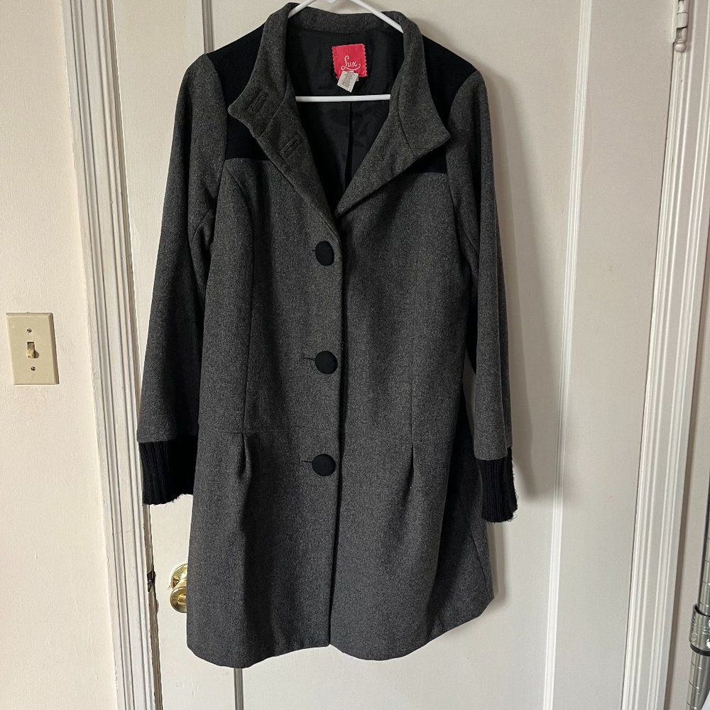 🌟 Super Cute Gray Long Peacoat - Stylish Wool Design, Nice Pleated Waist to Bot